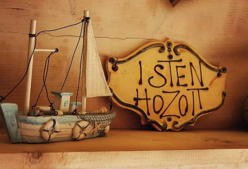 ユースホステル Autóscsárda és Panzió