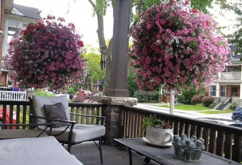 Ashbury House B&b
