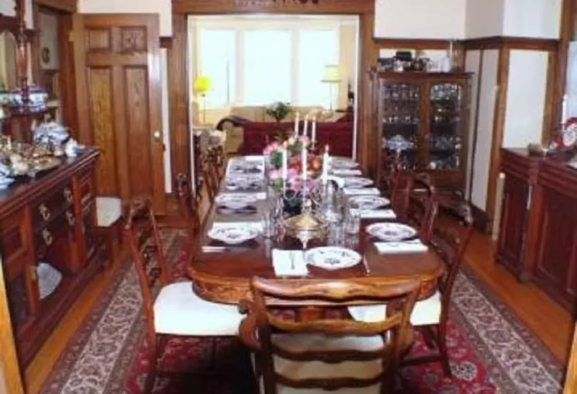 Ashbury House B&b