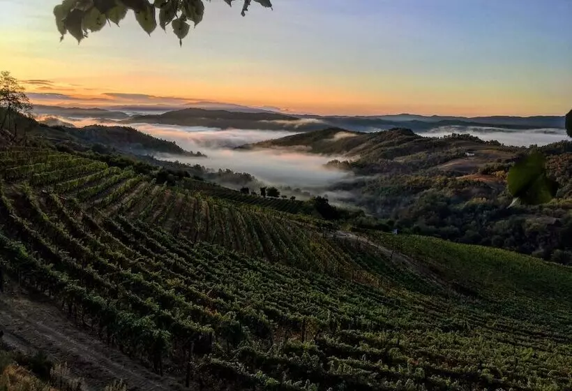 Hotelli Cascina Bertolotto Wine Resort