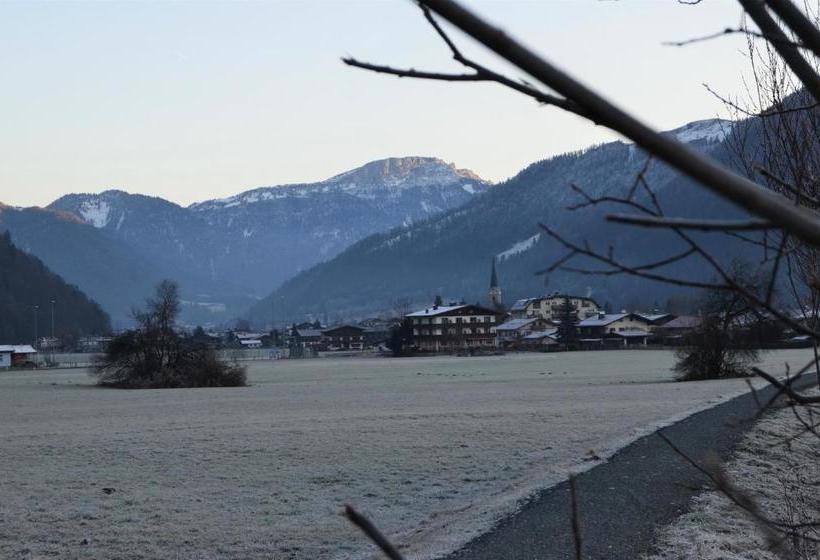 פנסיון Haus Treffer