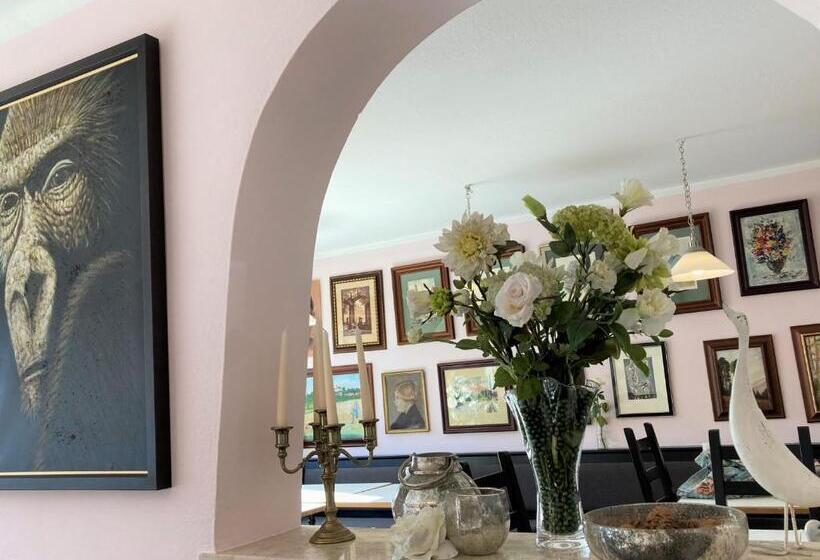 פנסיון Haus Treffer