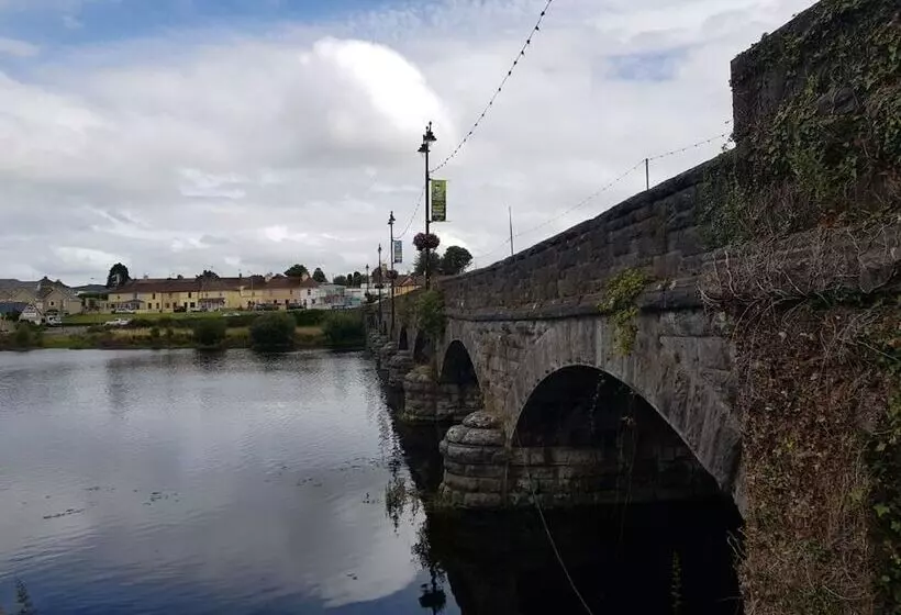 Majatalo The River S Edge Guest House