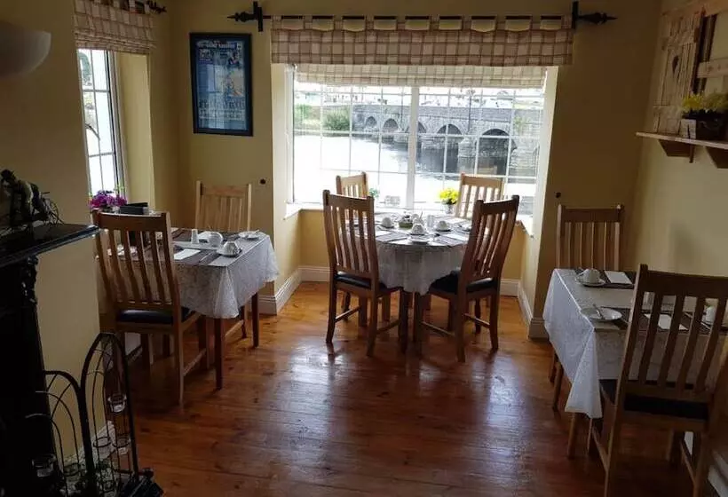 Majatalo The River S Edge Guest House