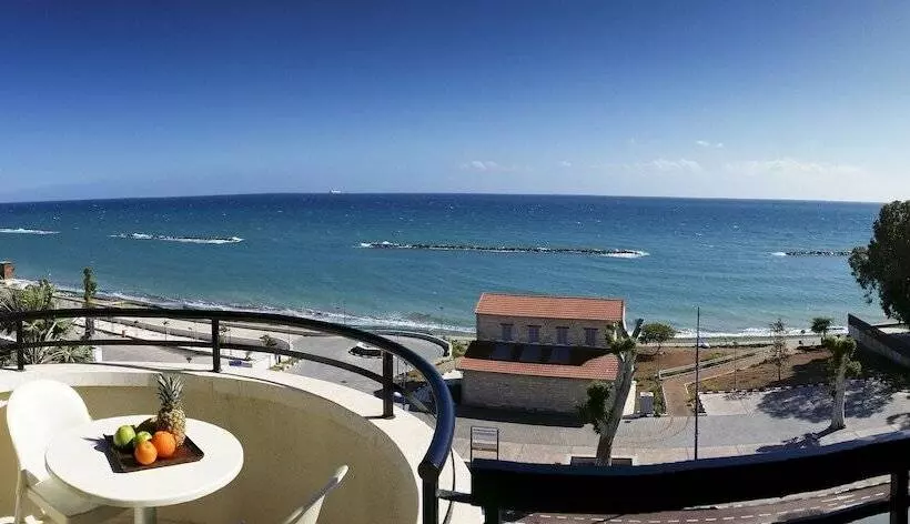 Pigeon Beach Hotel Apartments