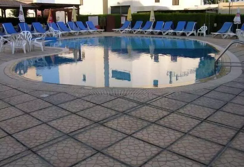 Pigeon Beach Hotel Apartments