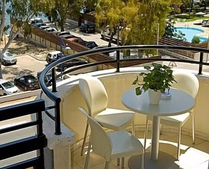 Pigeon Beach Hotel Apartments