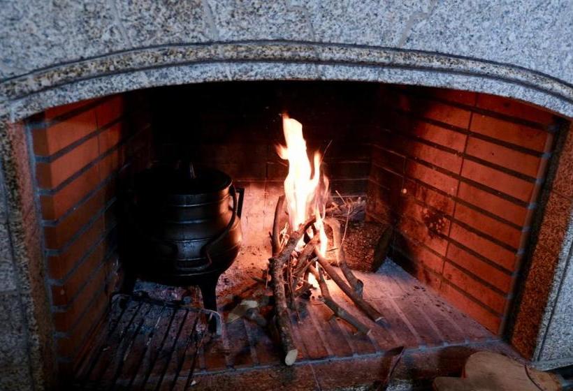 Пансион Casa De Alpajares Guest House & Spa