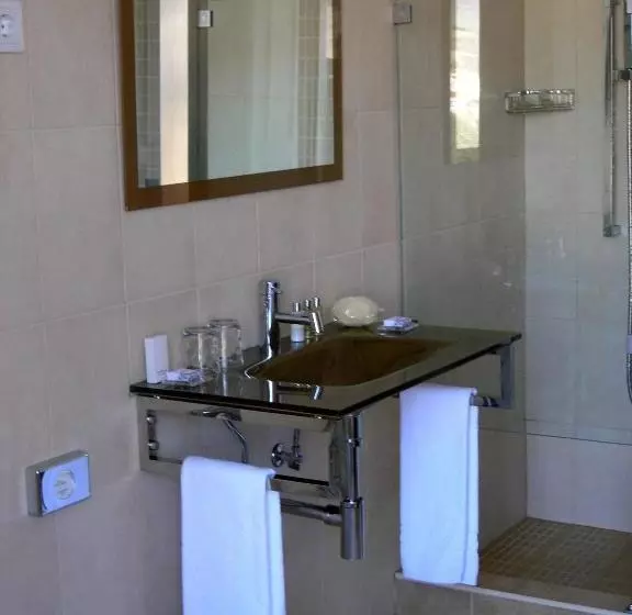 Majatalo Casa De Alpajares   Guest House & Spa