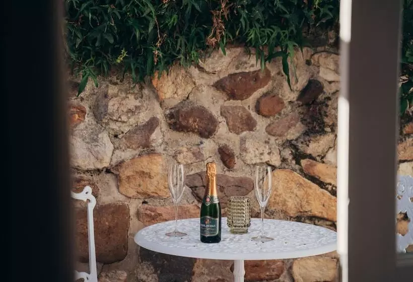 Majatalo Les Chambres Guest House