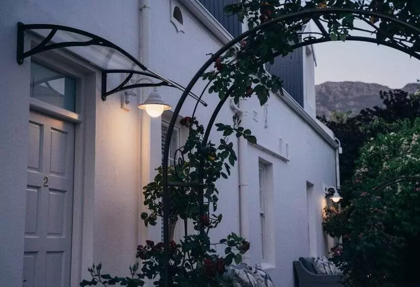 Majatalo Les Chambres Guest House