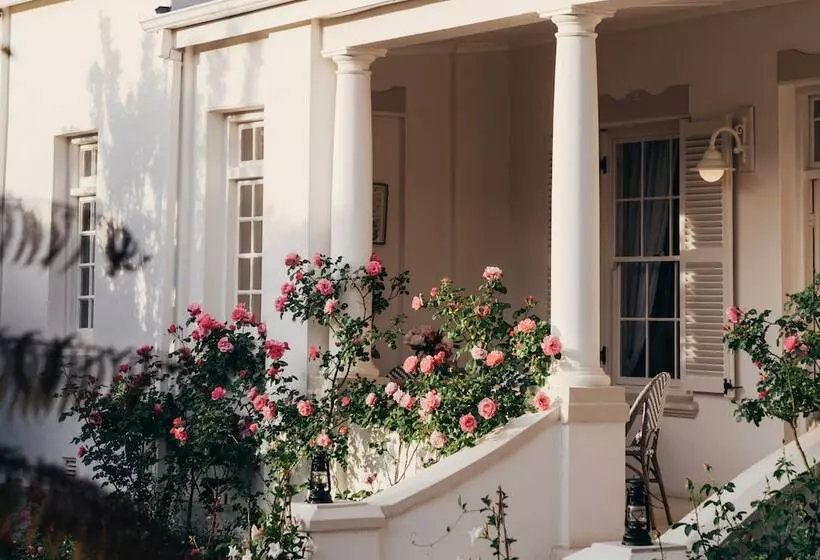 Majatalo Les Chambres Guest House