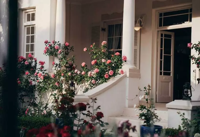 Majatalo Les Chambres Guest House