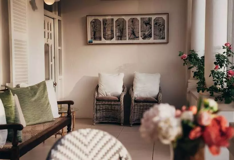 Majatalo Les Chambres Guest House