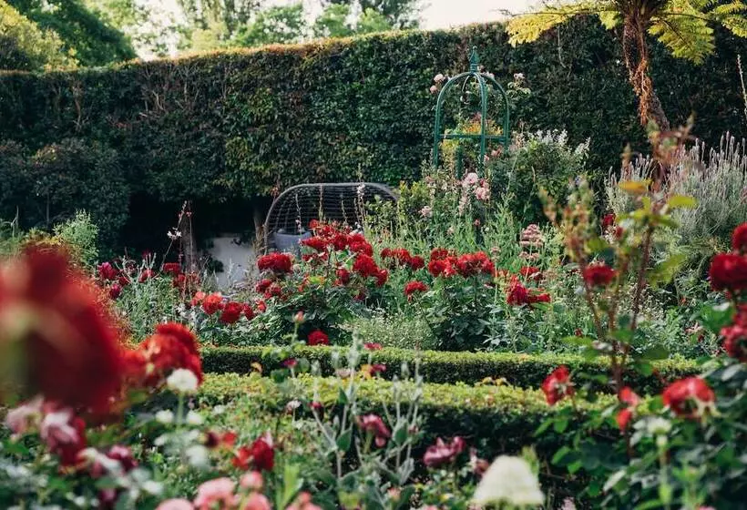 Majatalo Les Chambres Guest House