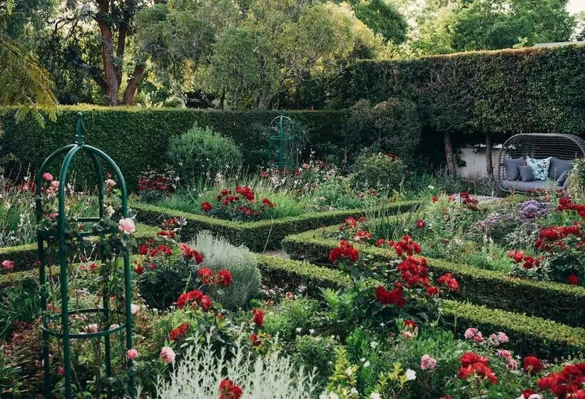 Majatalo Les Chambres Guest House