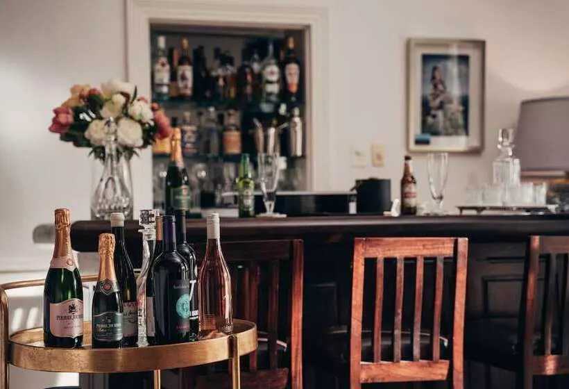 Majatalo Les Chambres Guest House