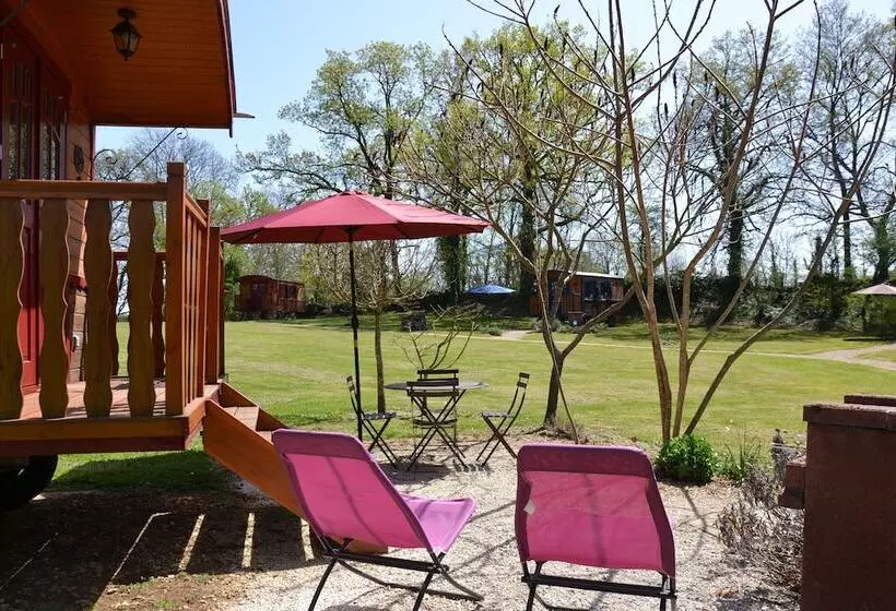 Majatalo Le Roulottes Du Petit Gouffre De Padirac Avec Spa