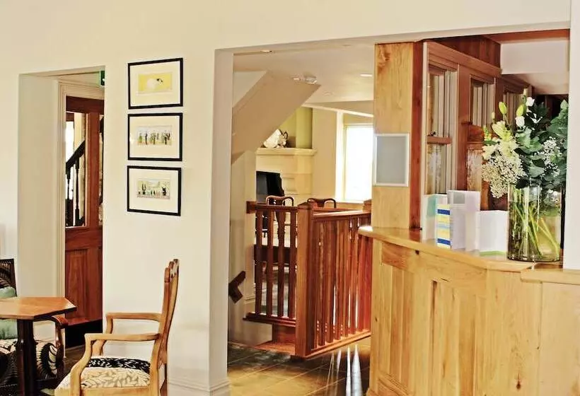 ユースホステル The Wheatley Arms