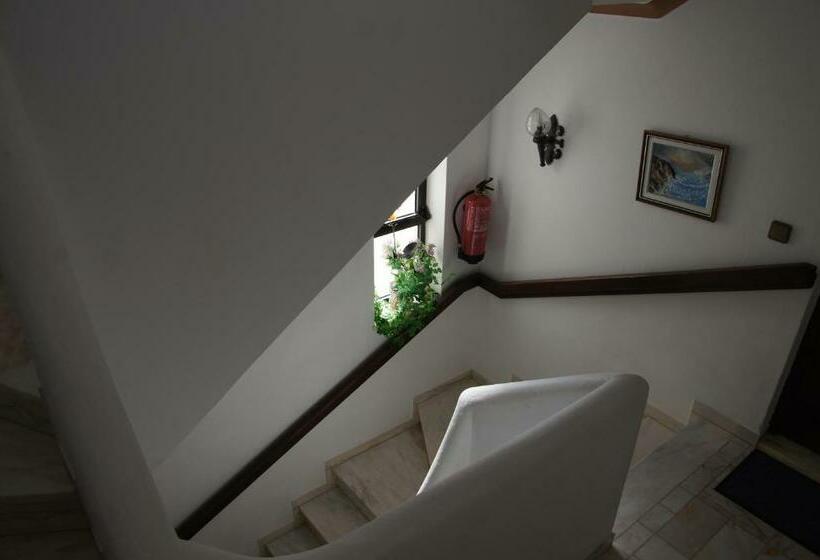 Apartamentos E Quartos Atalaia