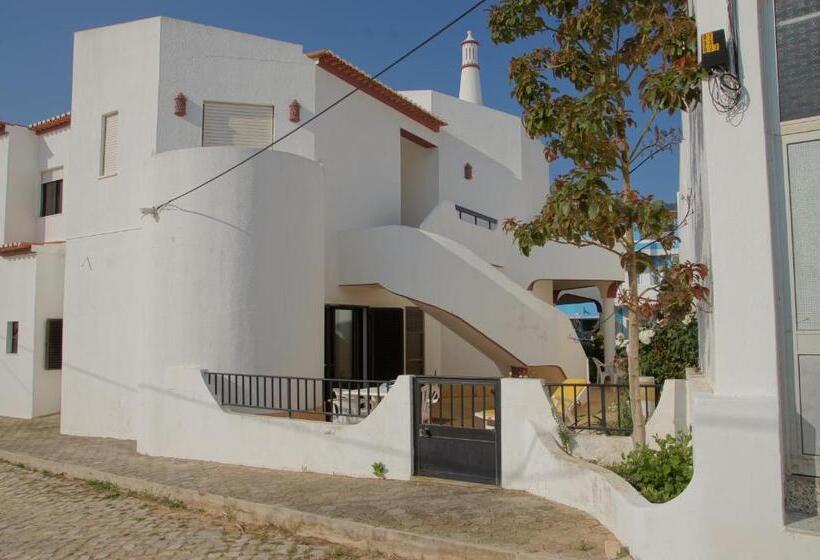 Apartamentos E Quartos Atalaia