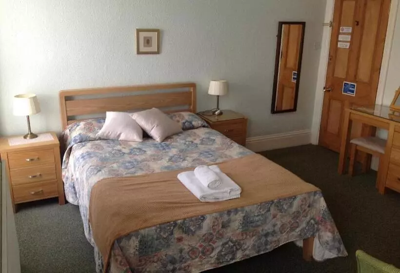 پانسیون Claremont House