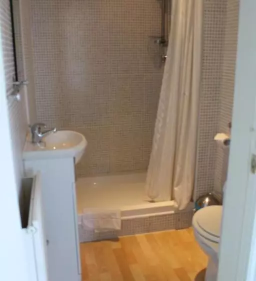 پانسیون Claremont House