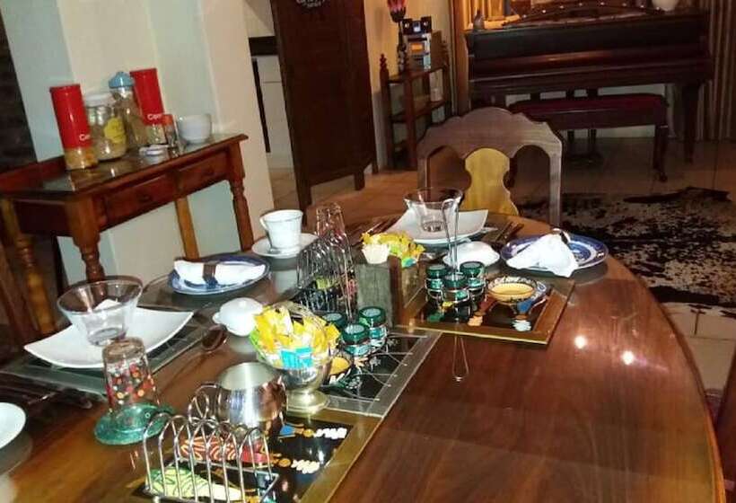 פנסיון Cottage On The Hill