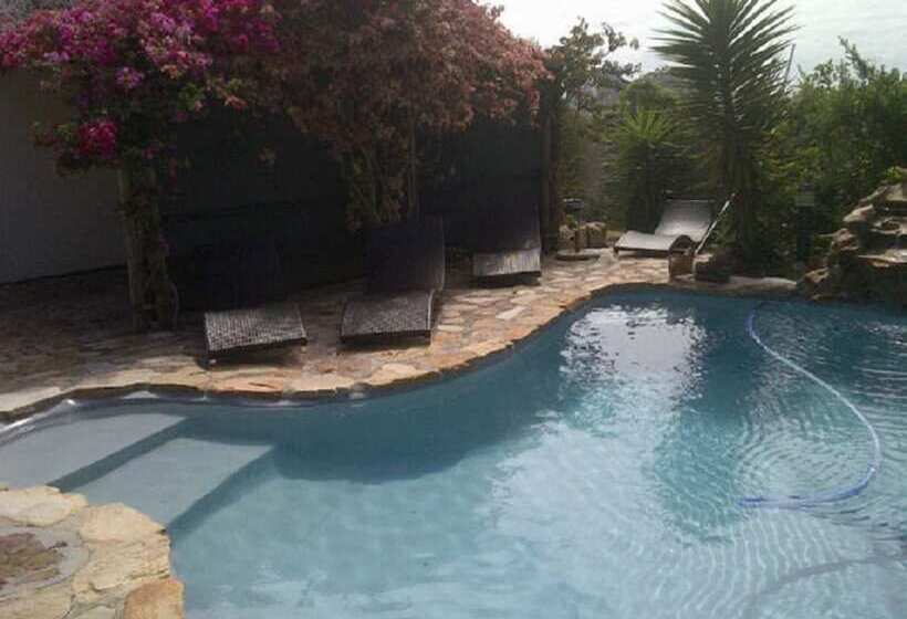 פנסיון Cottage On The Hill