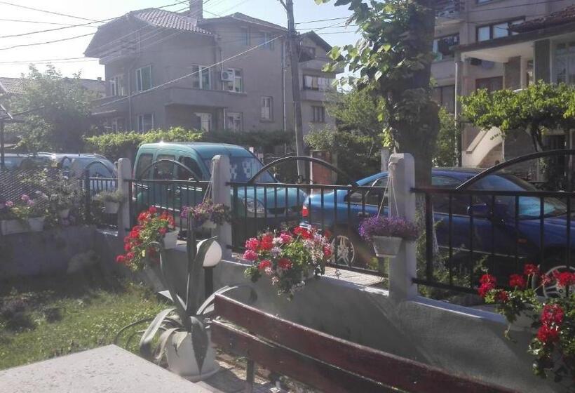 بنسيون Guest House Stoyanovi