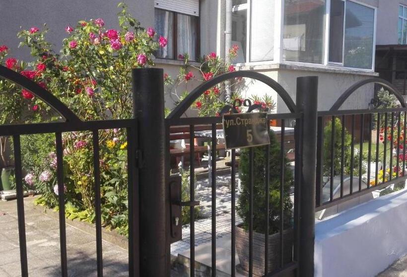 بنسيون Guest House Stoyanovi