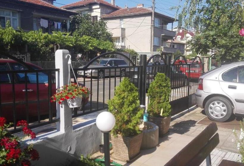 بنسيون Guest House Stoyanovi