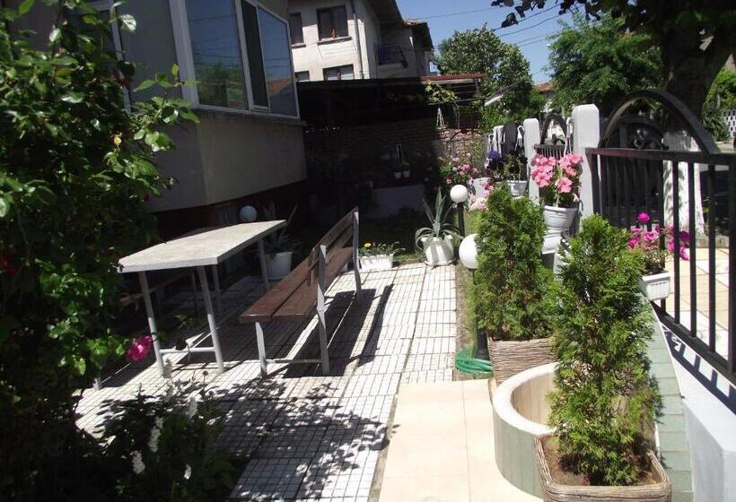 بنسيون Guest House Stoyanovi