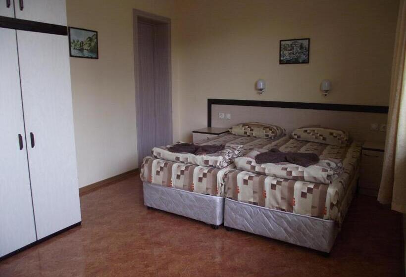 بنسيون Guest House Stoyanovi