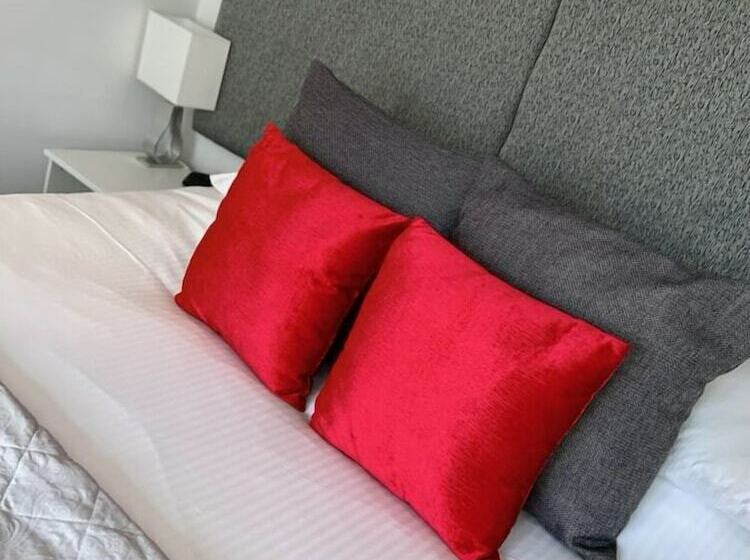 펜션 High Hedges Apartments