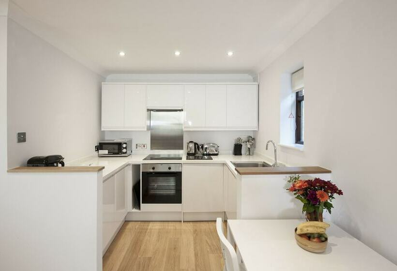 펜션 High Hedges Apartments