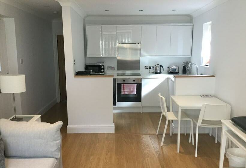 펜션 High Hedges Apartments