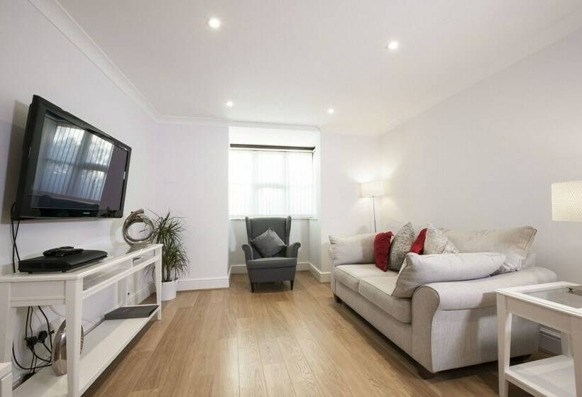 펜션 High Hedges Apartments