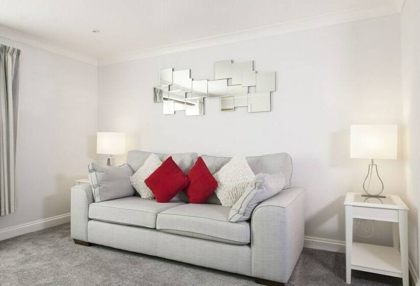 펜션 High Hedges Apartments