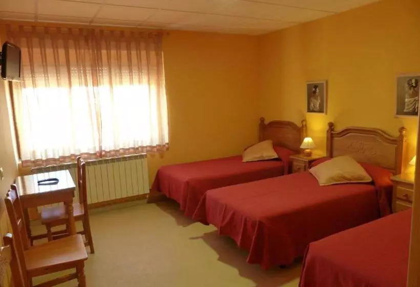 پانسیون Hostal Mirador De Avila