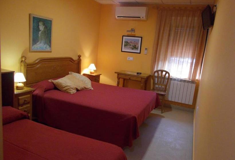 פנסיון Hostal Mirador De Avila