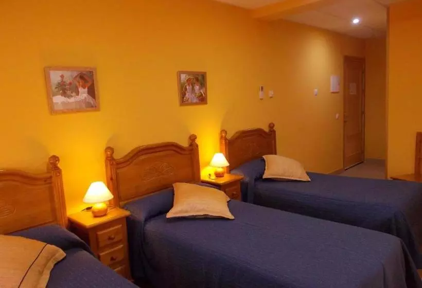 پانسیون Hostal Mirador De Avila