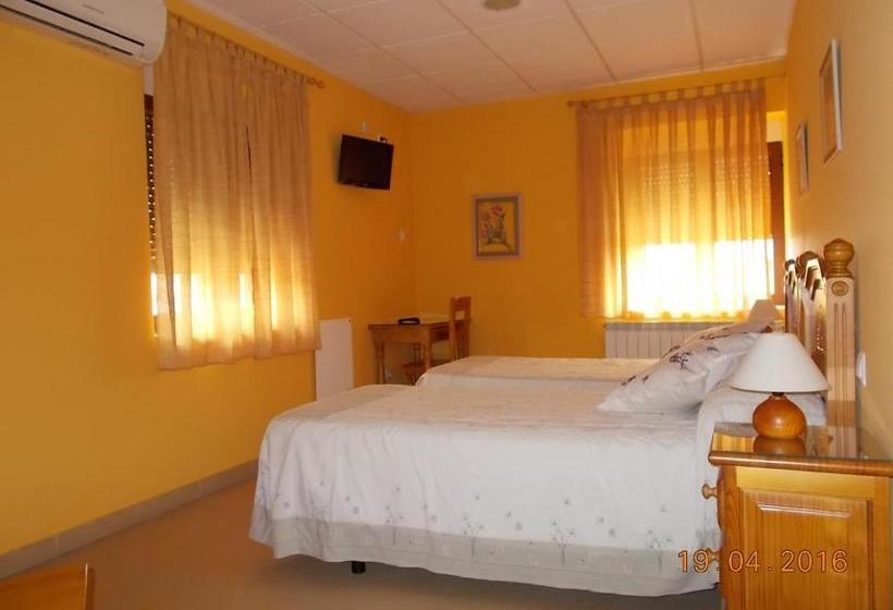 פנסיון Hostal Mirador De Avila