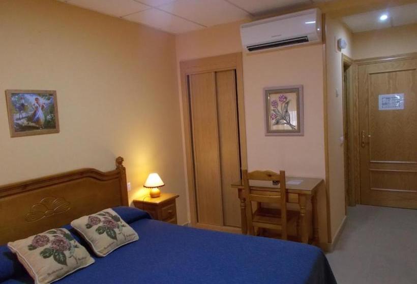 פנסיון Hostal Mirador De Avila