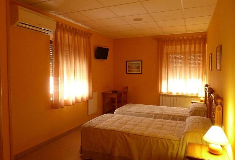 פנסיון Hostal Mirador De Avila