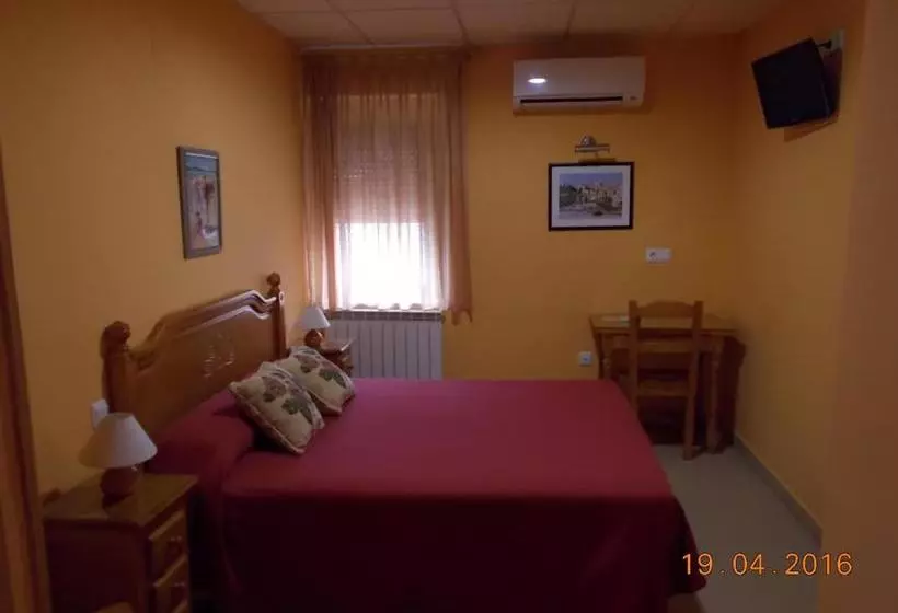پانسیون Hostal Mirador De Avila