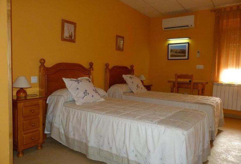 פנסיון Hostal Mirador De Avila