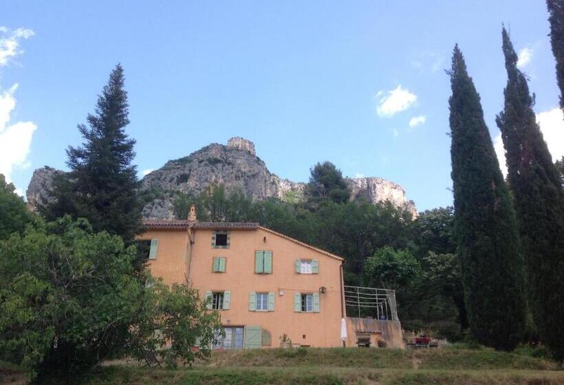 پانسیون Domaine D Angouire