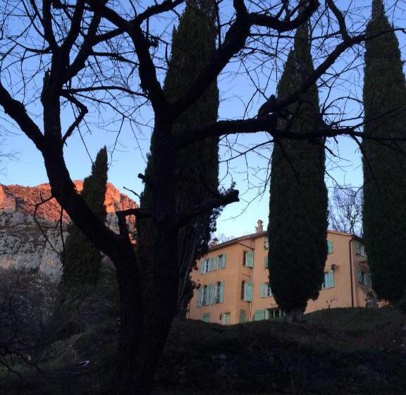 پانسیون Domaine D Angouire