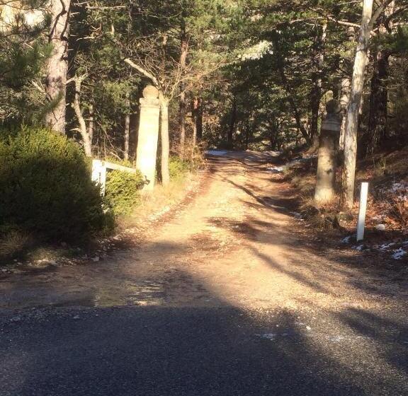 پانسیون Domaine D Angouire